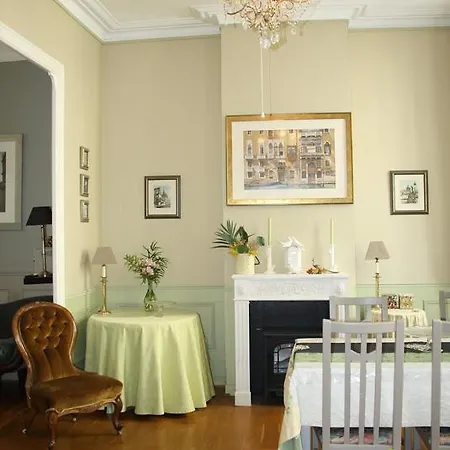 ゲストハウス Adare House